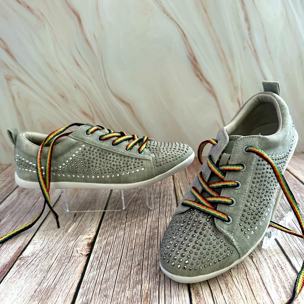 💎 Italina Grey Jewelled Fashion Sneaker Shoes - Size 10 💎